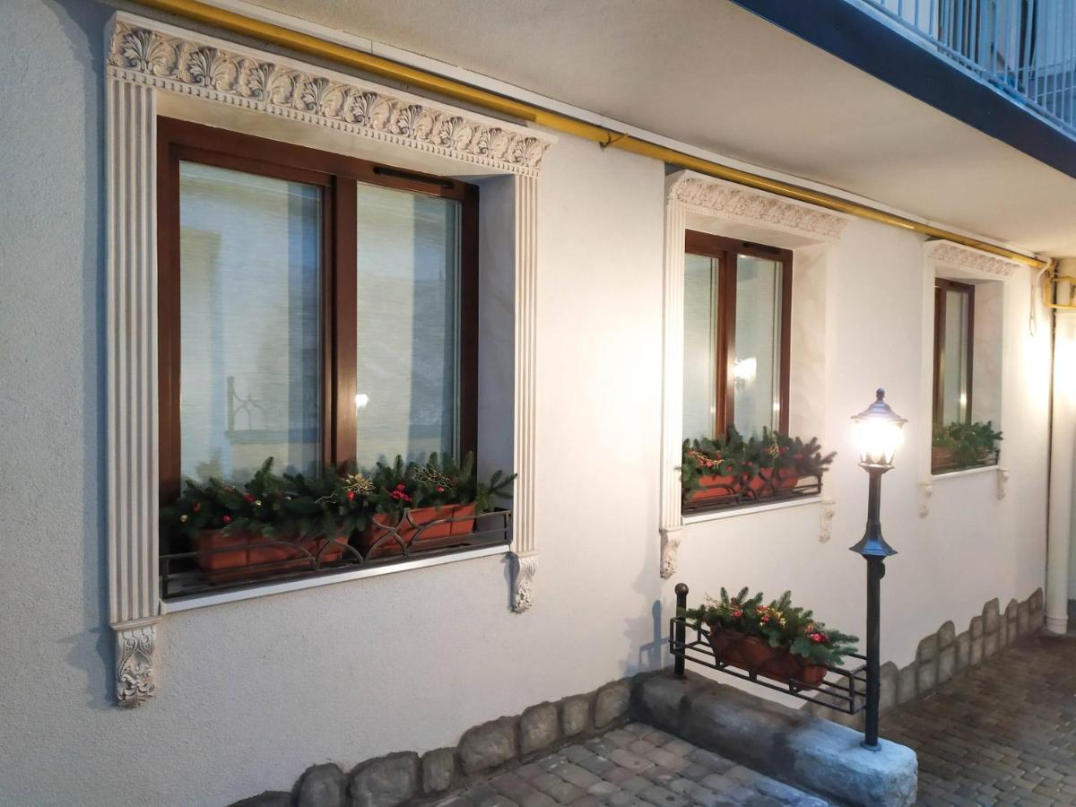 Rynok 25 Deluxe Lviv Center Apartamento Exterior foto
